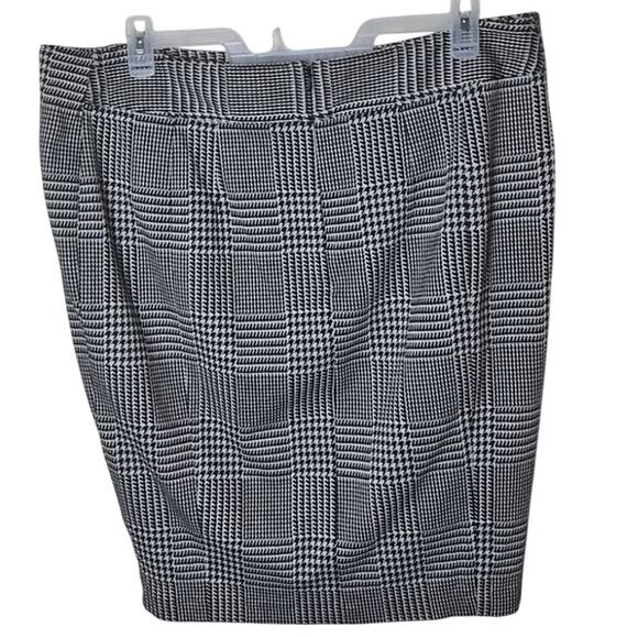 Lane Bryant Women 18 Black & White Houndstooth Faux Wrap Body Con Skirt - Picture 2 of 4